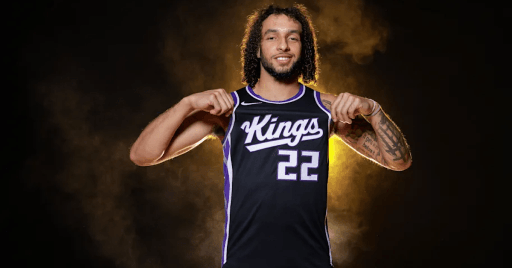 devin-carter-makes-emotional-nba-debut-against-his-fathers-team
